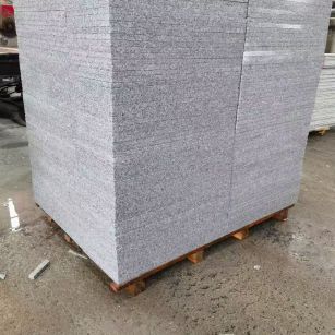 安康 芝麻白火烧面1.8厚300*600地铺石，尺寸标准，厚薄均匀