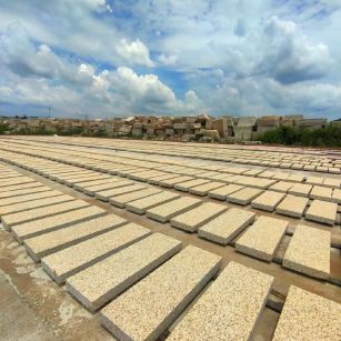 安康 黄金麻花岗岩荔枝面地铺石防护中