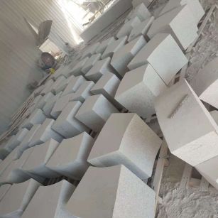 安康 白麻花岗岩异形坐凳