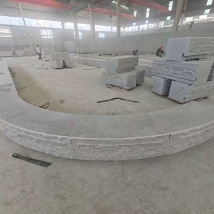 安康 芝麻白异形坐凳，自然面光面弧形加工