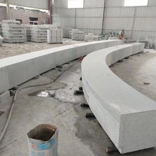 安康芝麻白花岗岩石板材 园林光面弧形坐凳