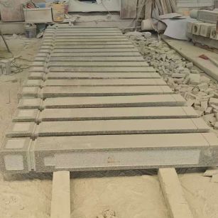 安康 芝麻白异形加工雕刻-栏杆大柱，方柱