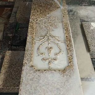 安康 黄金麻花岗岩异形加工雕刻栏杆大柱