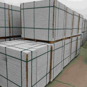 安康 白麻花岗岩石材荔枝面地铺石（300*600*50）