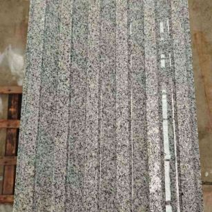 安康 芝麻白花岗岩荔枝面雕刻盲道，盲条