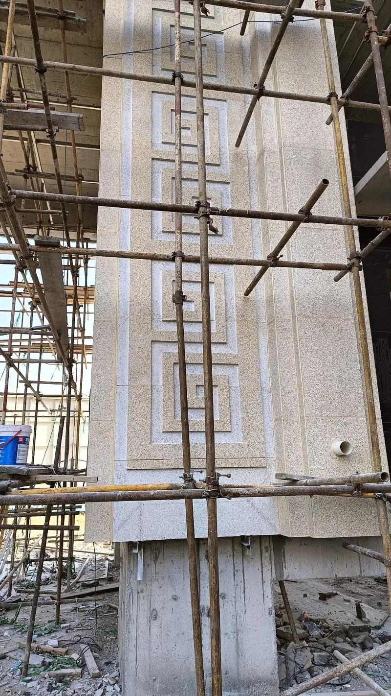 安康 黄金麻花岗岩别墅外墙干挂回纹造型效果