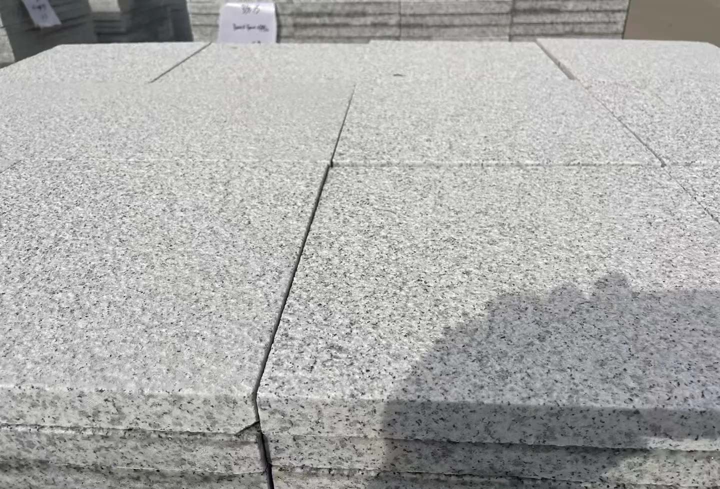 安康 白麻花岗岩石材推荐 荔枝面地铺石