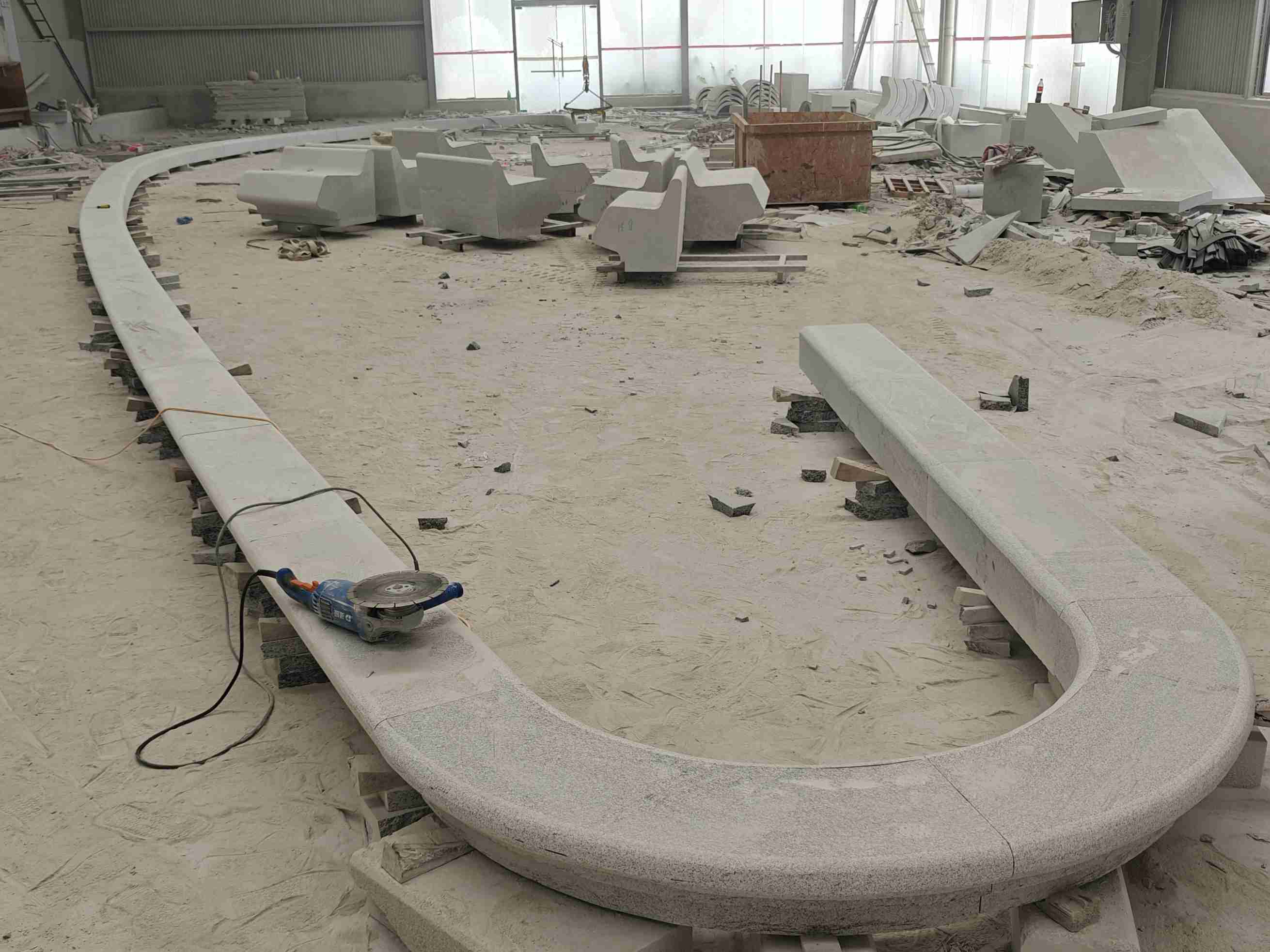 安康 芝麻白花岗岩弧形花坛石，坐凳石