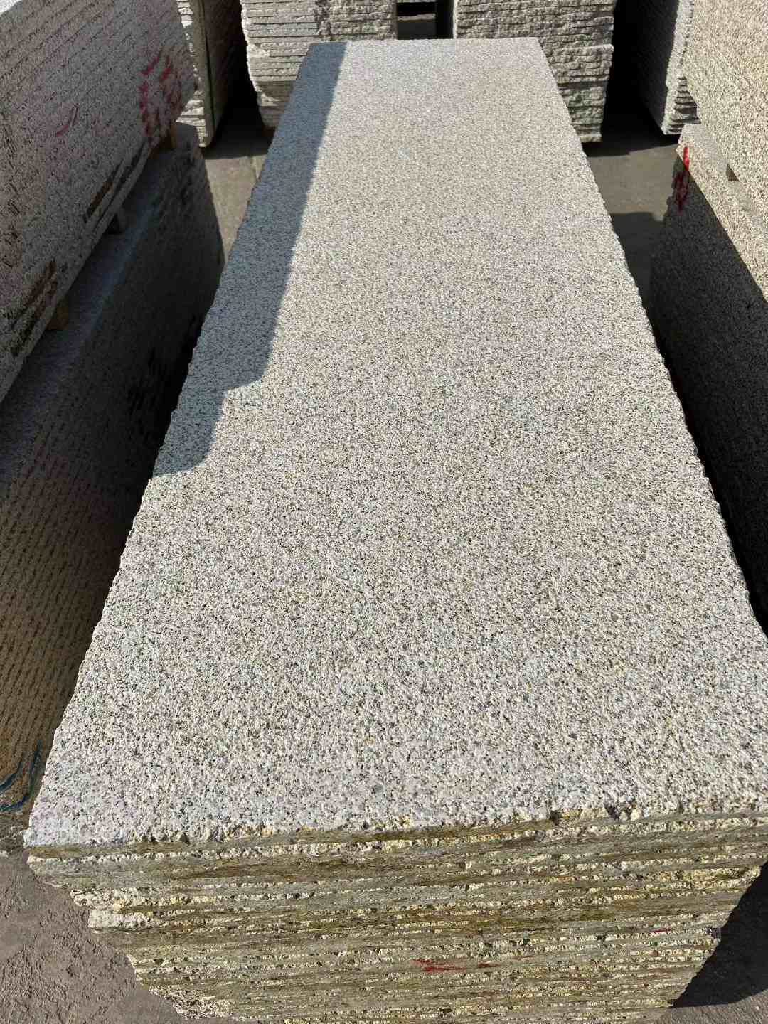 安康 黄金麻花岗岩荔枝面毛板，半成品