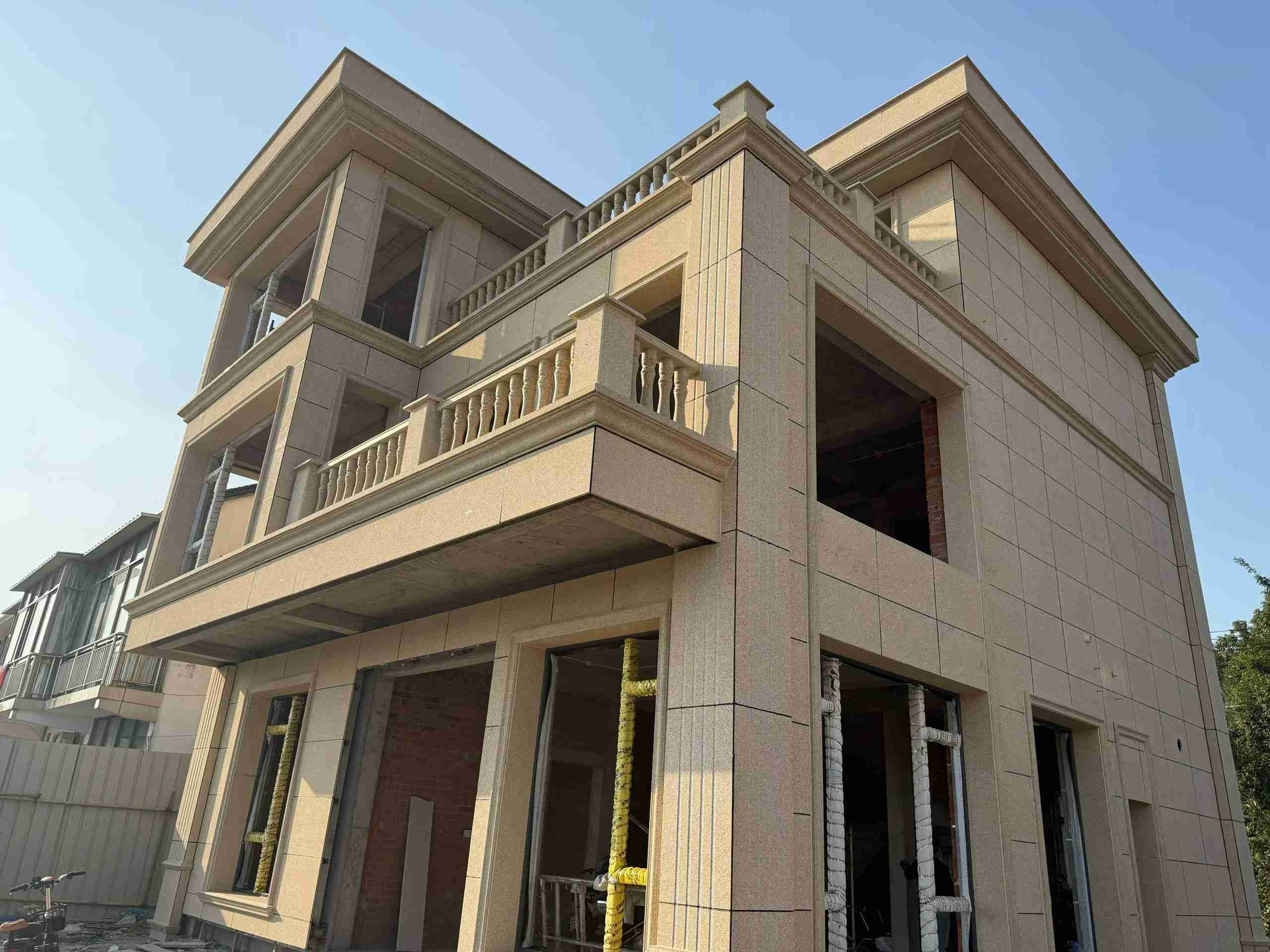 安康 黄金麻花岗岩石材荔枝面外墙干挂效果展示