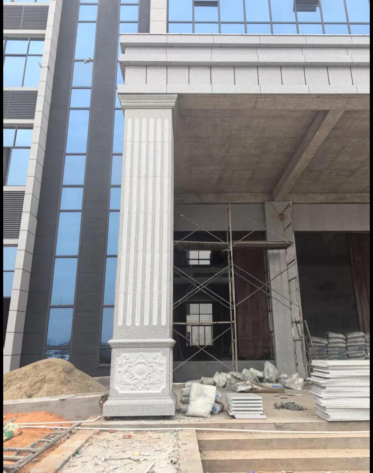 安康 芝麻白光面花岗岩门楼大柱（罗马柱）配雕花底座