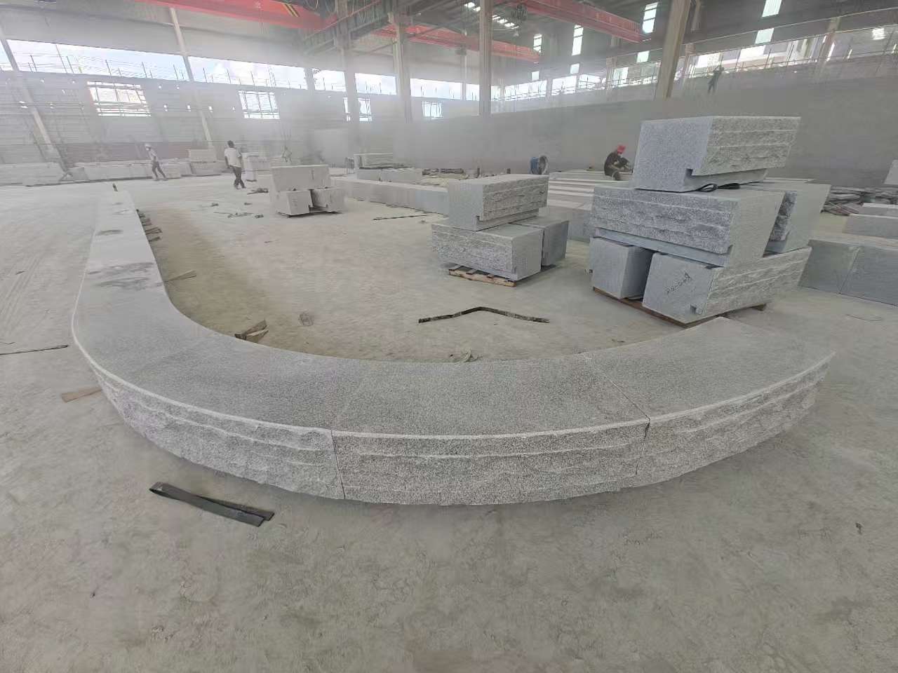 安康 芝麻白异形坐凳，自然面光面弧形加工