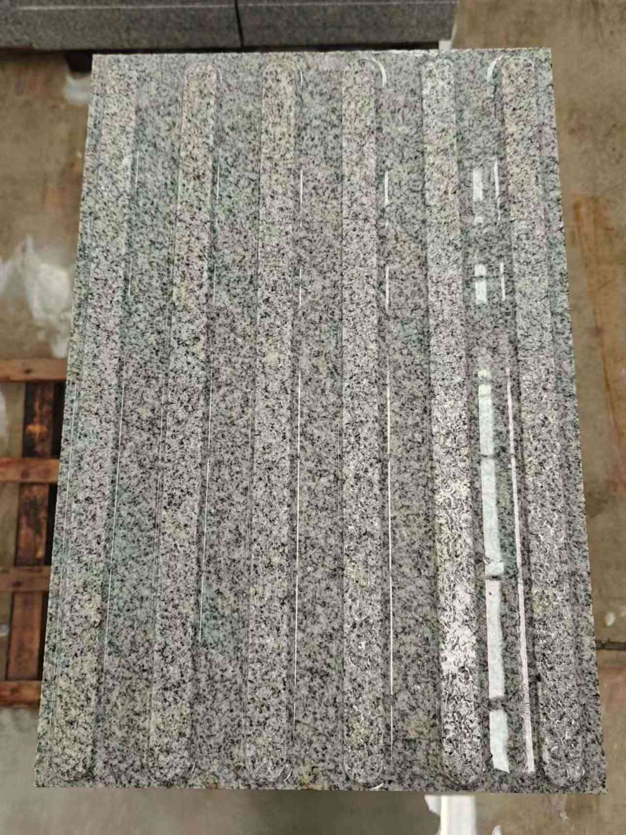 安康 芝麻白花岗岩荔枝面雕刻盲道，盲条