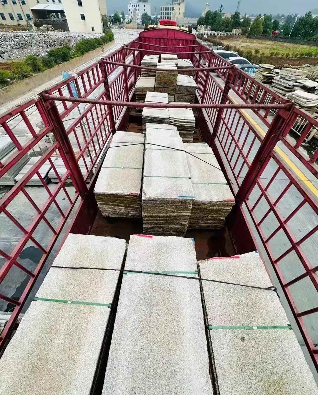 安康 黄金麻花岗岩荔枝面，光面毛板装车完成