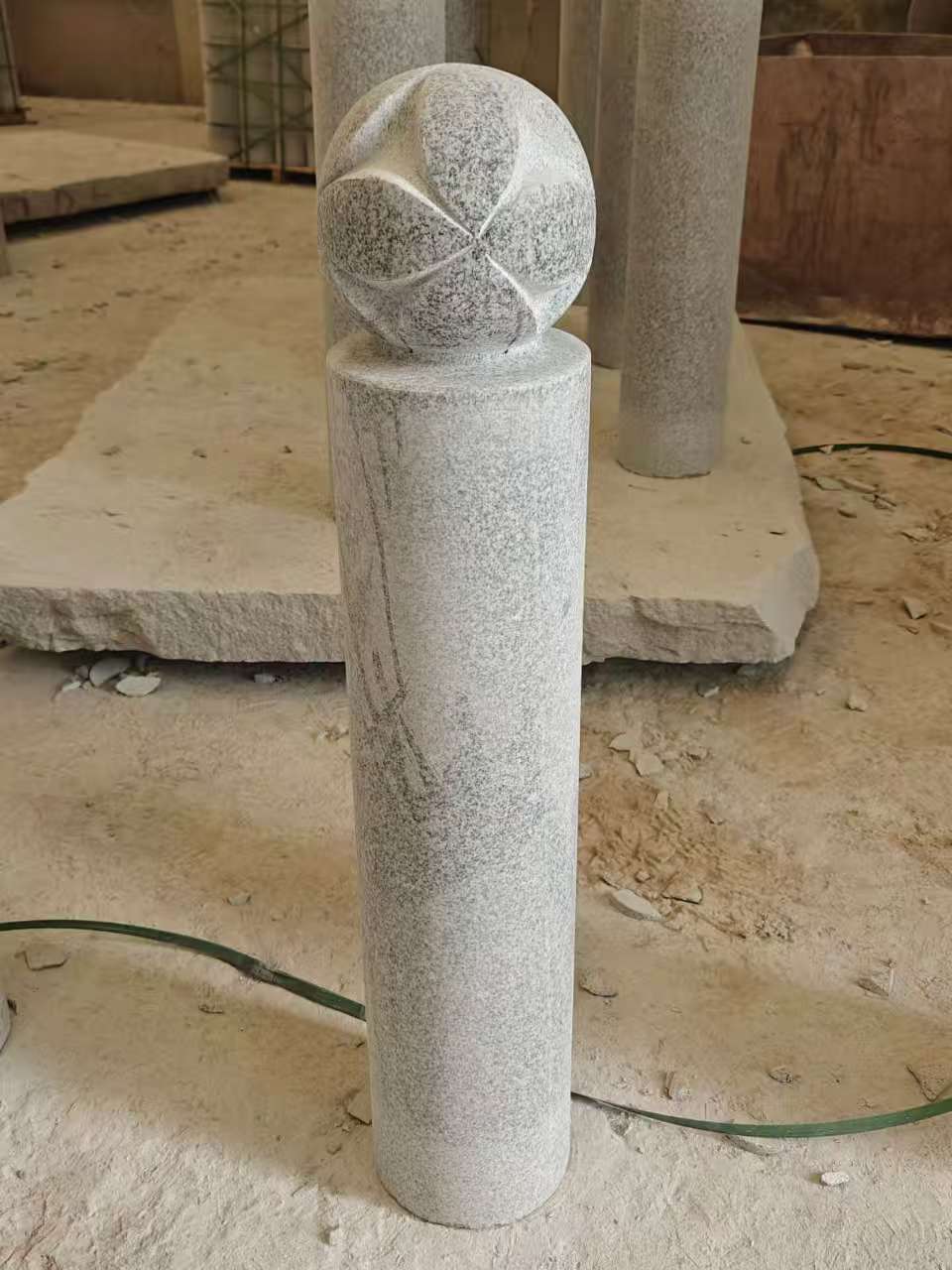 安康 芝麻白花岗岩石材挡车石柱、停车柱、圆柱挡车柱、方柱挡车柱等