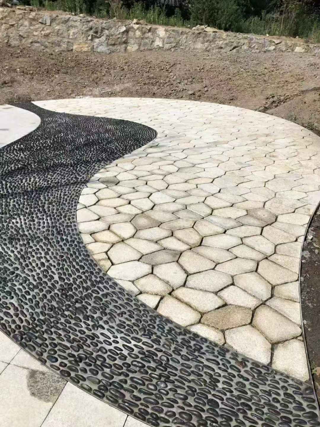 安康 黄金麻冰裂纹地铺石工地铺装案例