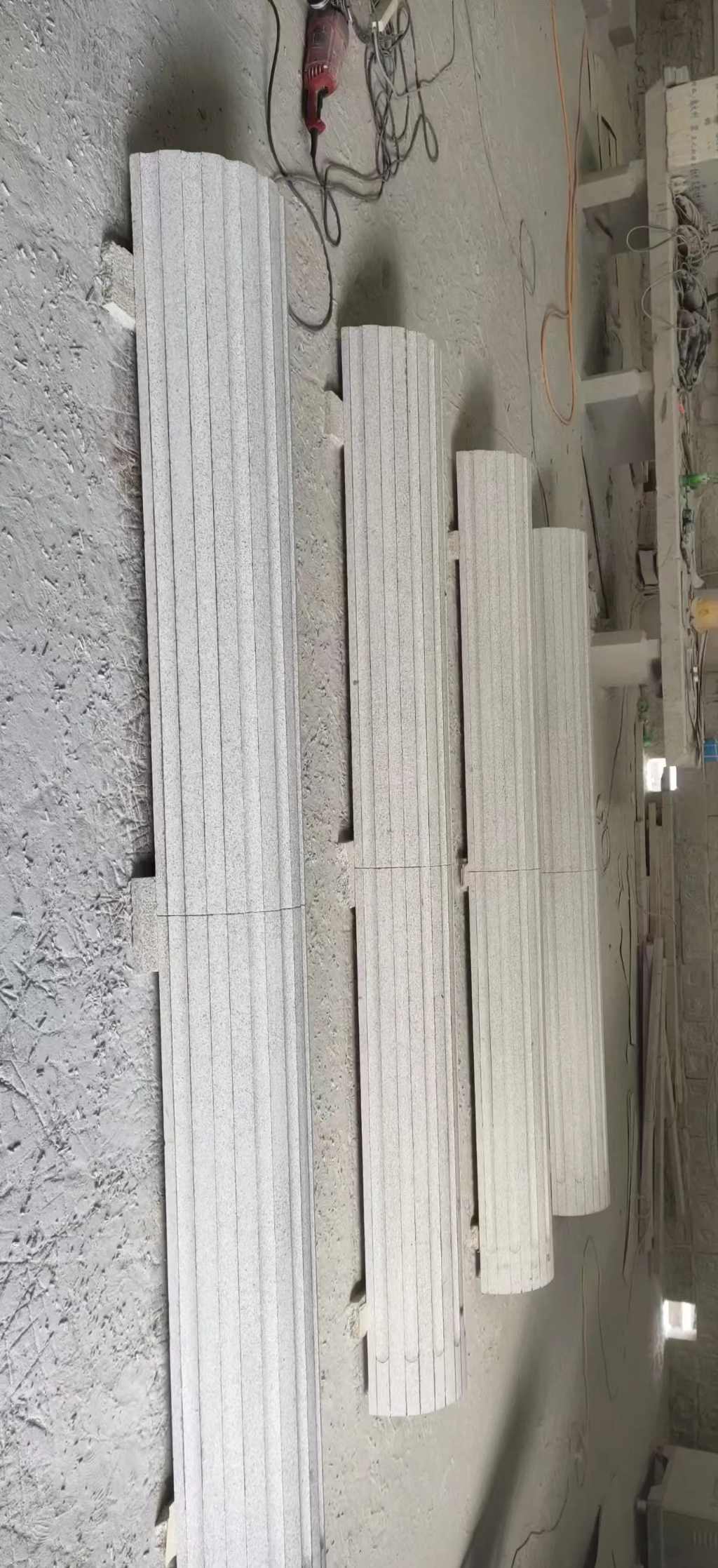 安康 花岗岩厂家带你看白麻花岗岩门楼大柱柱皮