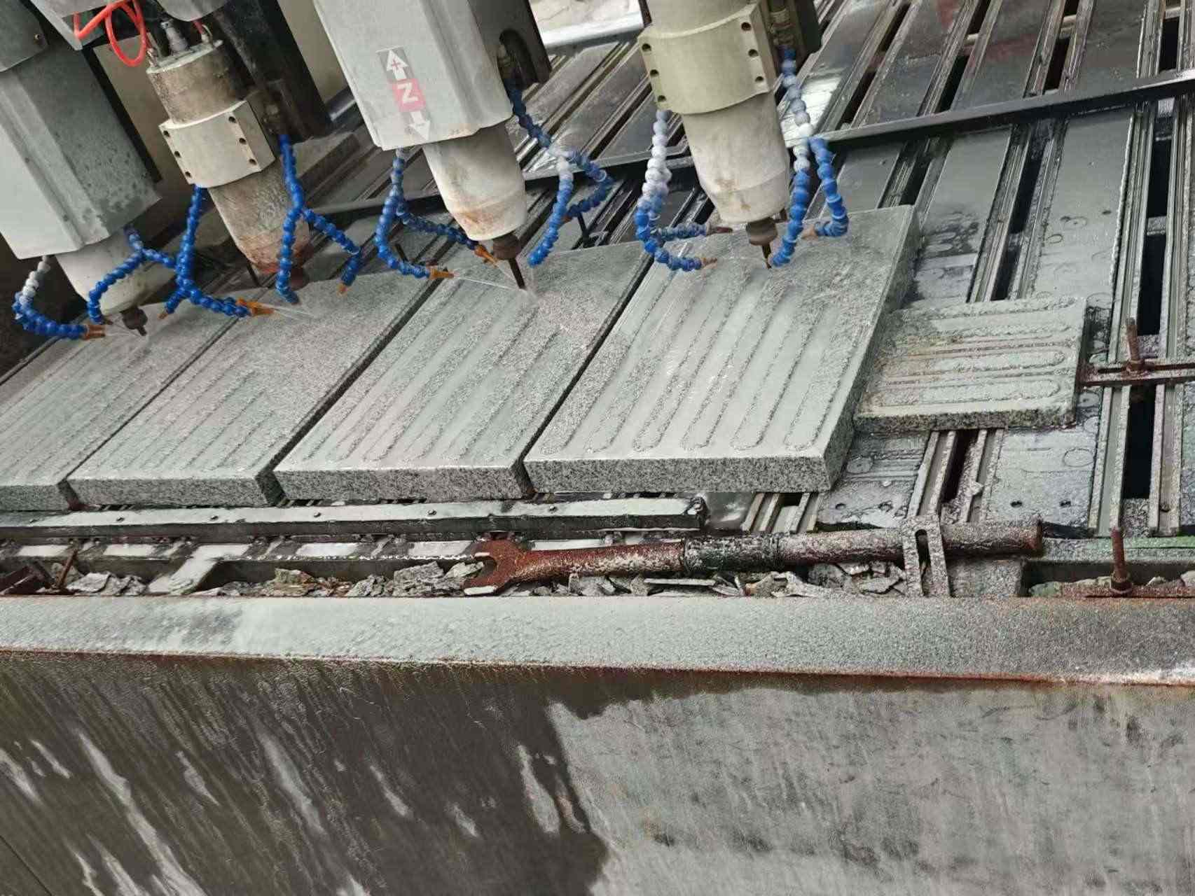 安康 芝麻白花岗岩荔枝面盲道雕刻