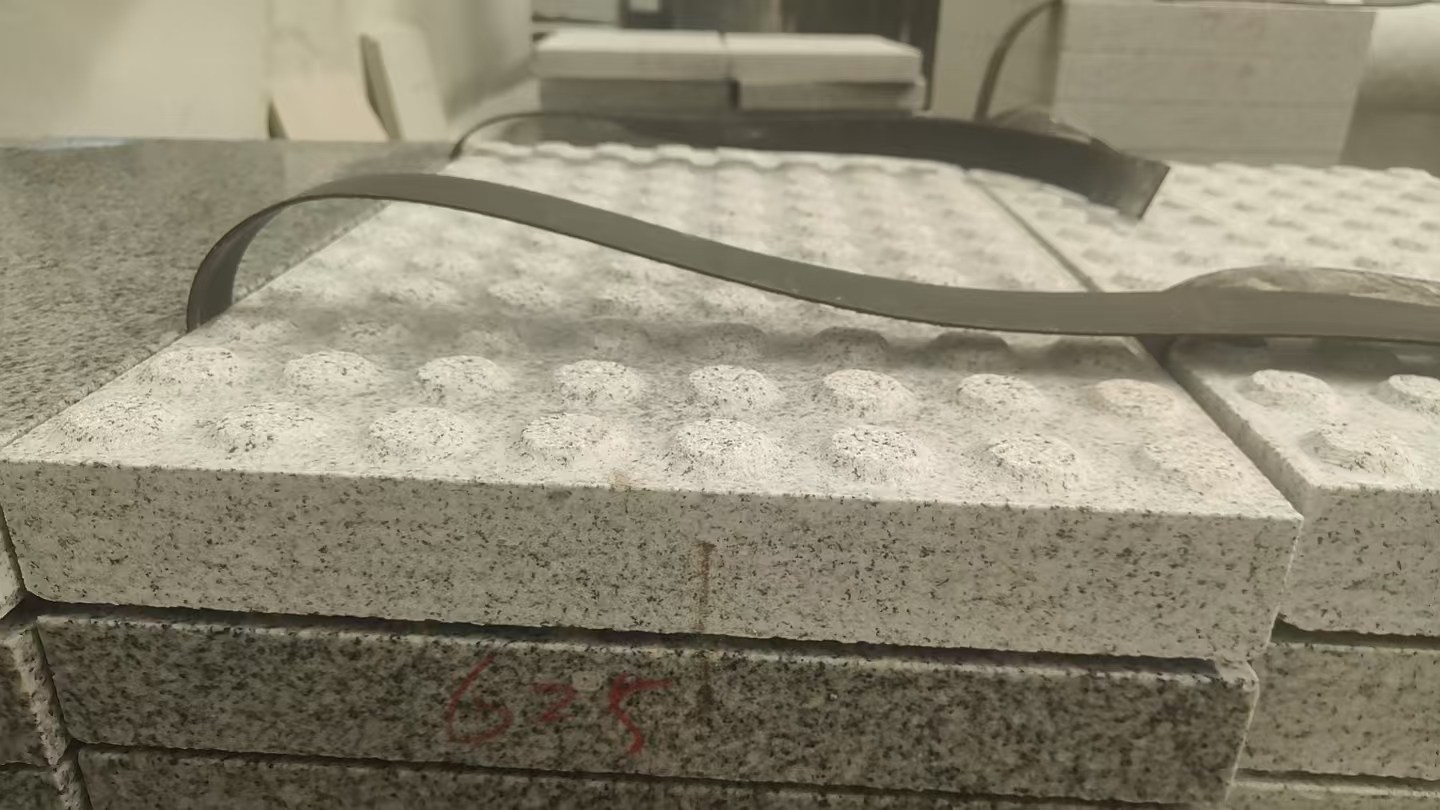 安康 芝麻白花岗岩6.0公分荔枝面五轴加工雕刻盲点