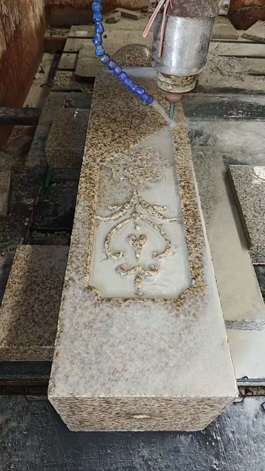 安康 黄金麻花岗岩异形加工雕刻栏杆大柱