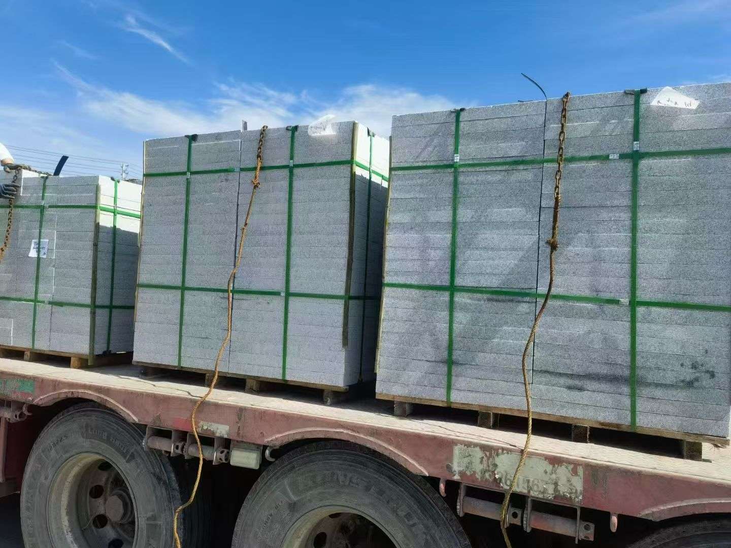 安康 芝麻白花岗岩地铺石装车日常