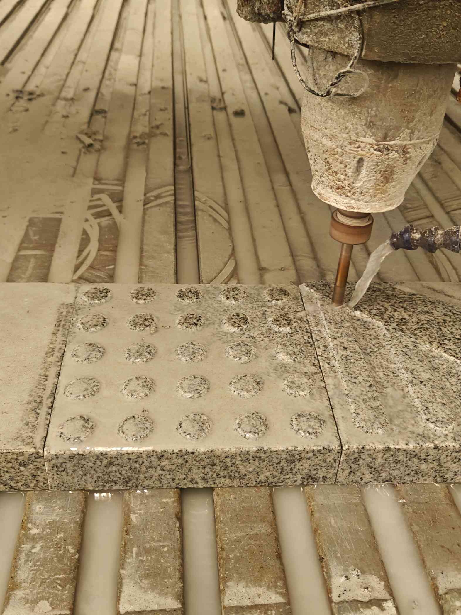 安康 芝麻白花岗岩石材盲人石、盲道石、盲点石