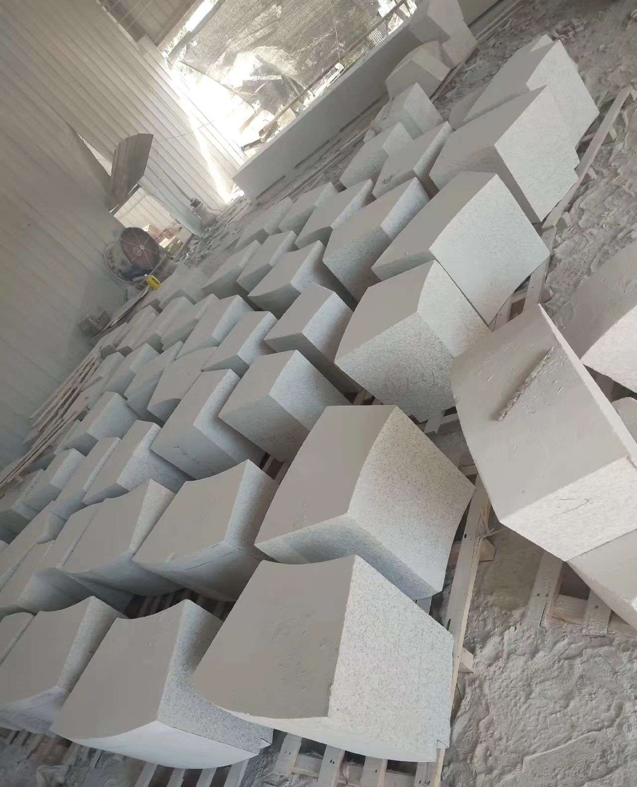 安康 白麻花岗岩异形坐凳