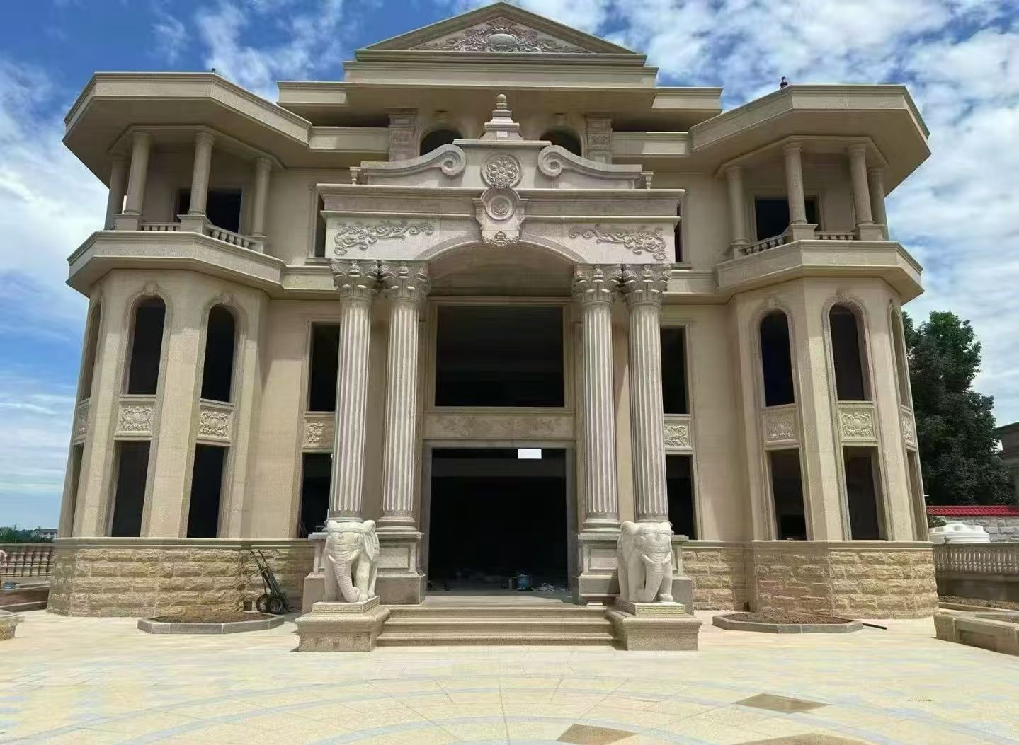 安康 黄金麻别墅外墙干挂，大柱，大象，蘑菇石，雕花板