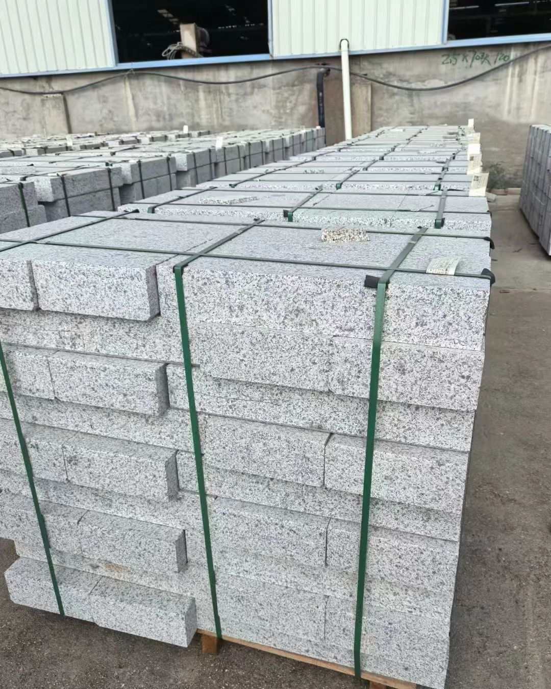 安康 白麻花岗岩路沿石，弧形路沿石，道牙石，马路牙子，界石，路缘石，平沿石，直岩石，平缘石等