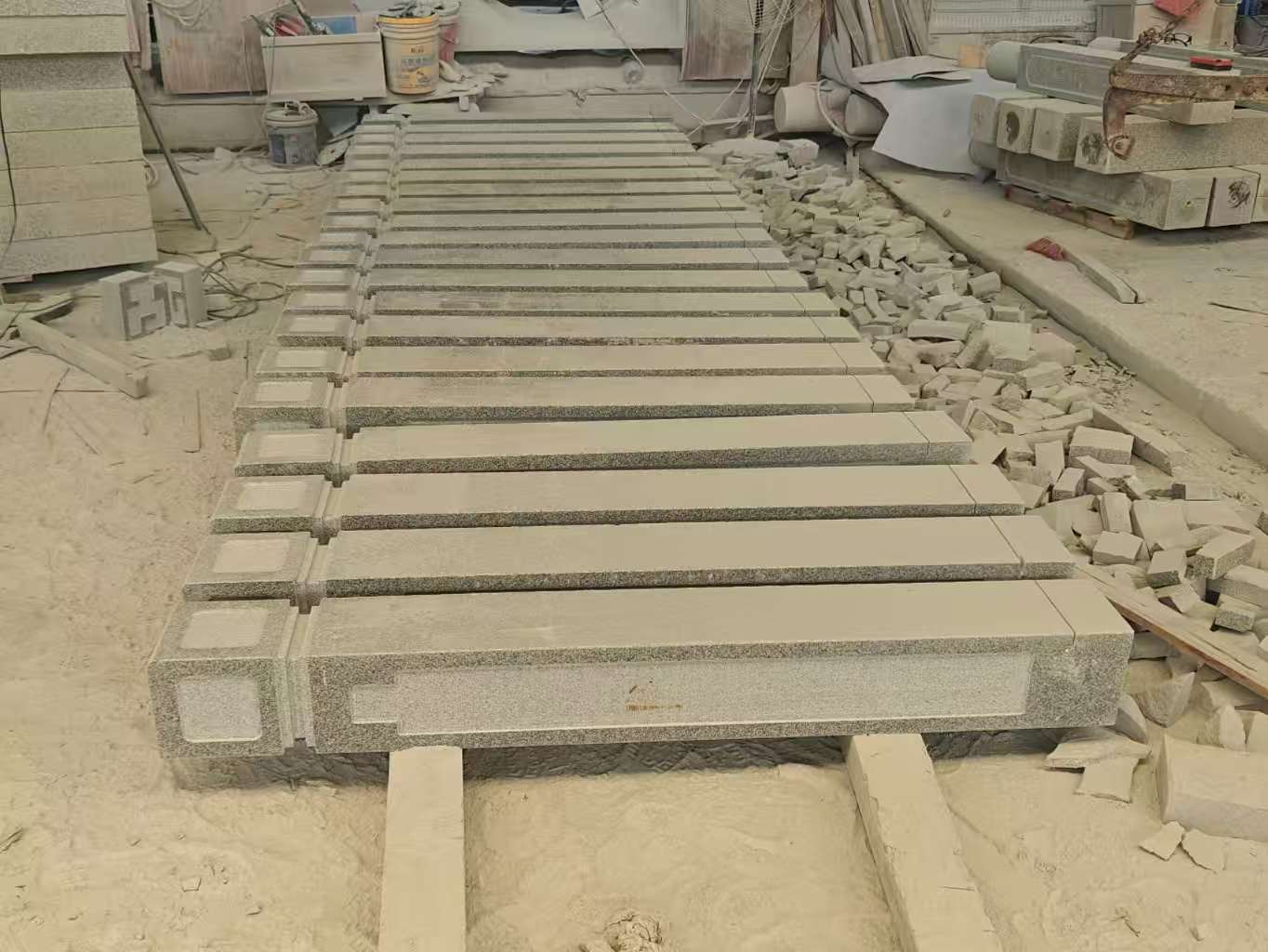 安康 芝麻白异形加工雕刻-栏杆大柱，方柱