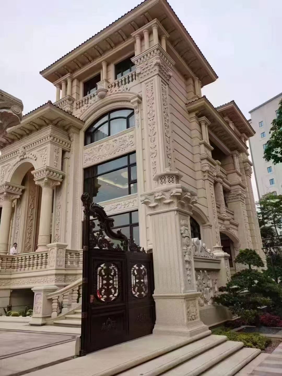 安康 黄金麻花岗岩别墅外墙干挂效果展示